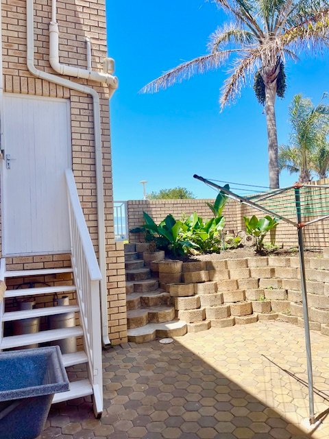 4 Bedroom Property for Sale in Menkenkop Western Cape